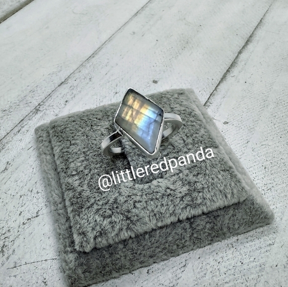 Genuine moonstone bezel set ring - Picture 2 of 7